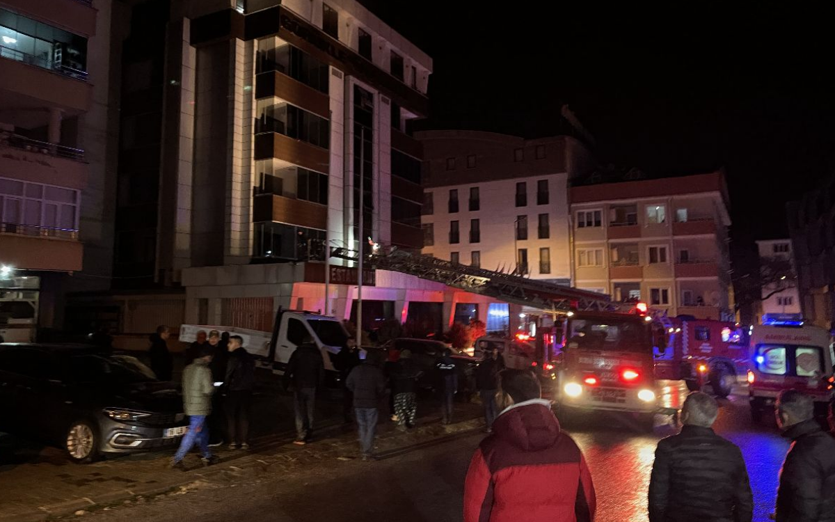 Bursa'da bir otelde çıkan yangında sekiz kişi dumandan etkilendi