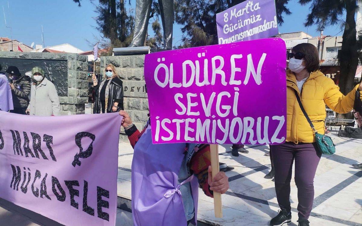 Kadın Cinayetlerine Karşı Feministler: Devletin yetki verdiği erkekleri kim denetleyecek?
