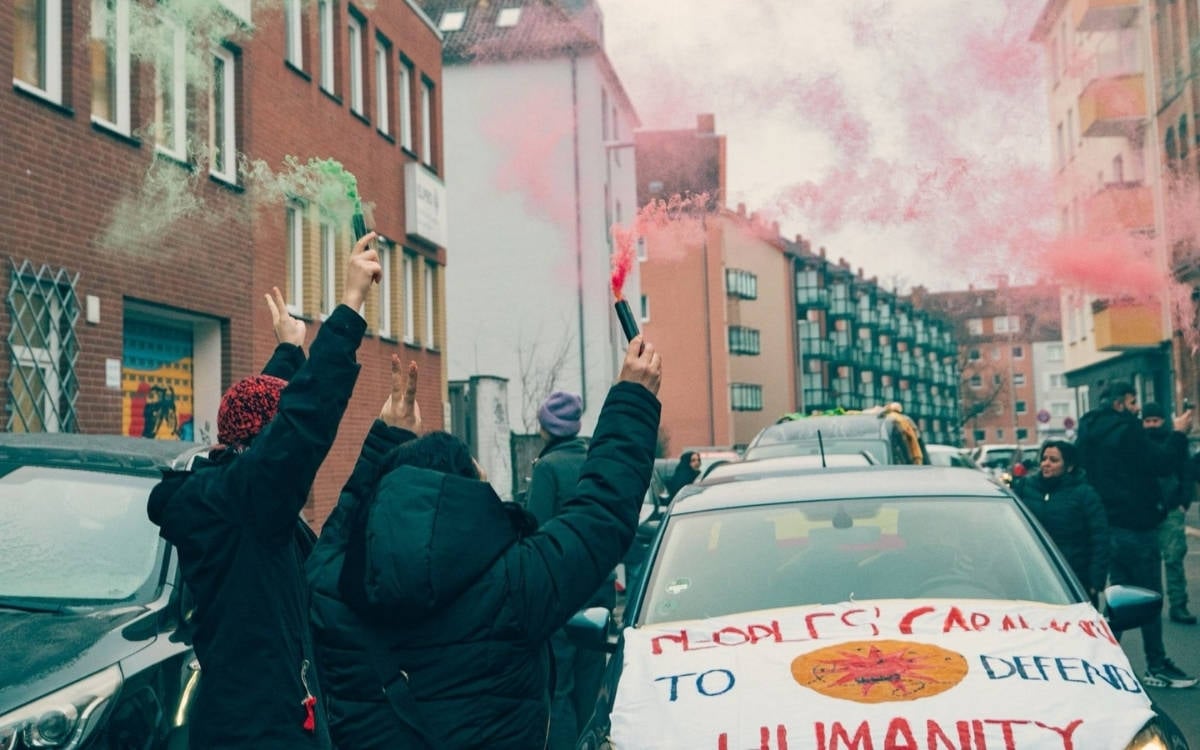 Enternasyonalistlerin karavanı, Türkiye sınırına varmak üzere