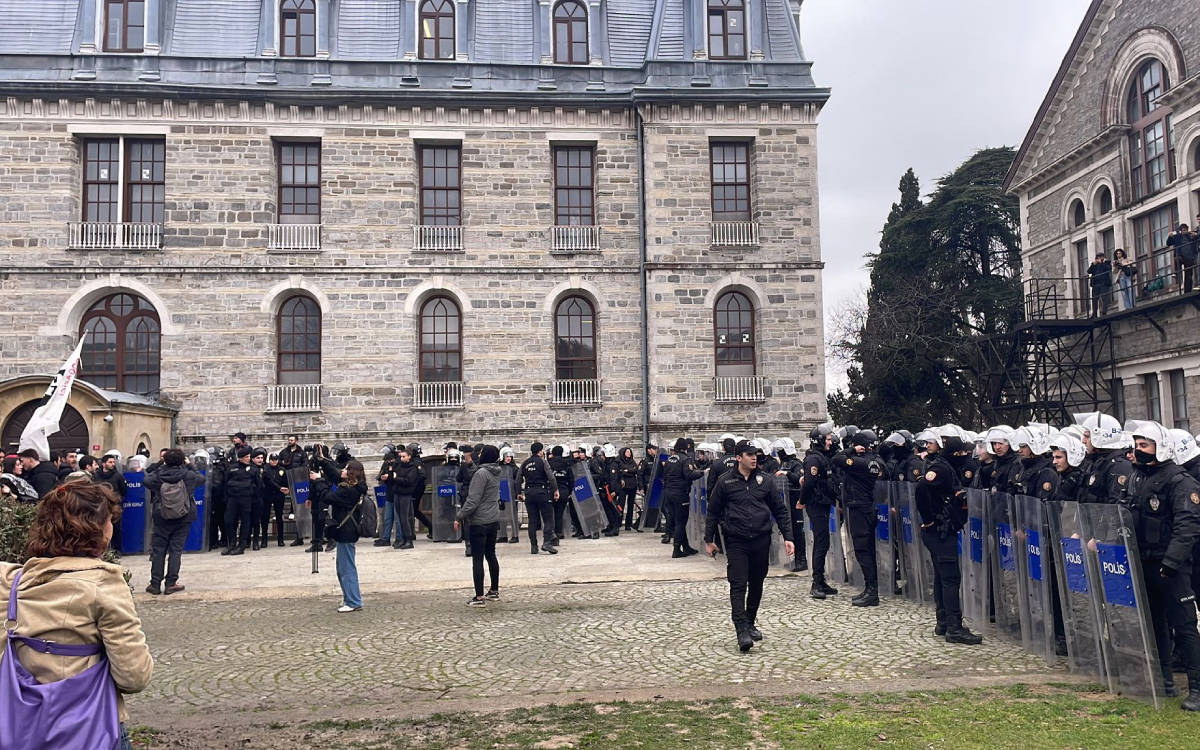 Boğaziçi Üniversitesi abluka altında