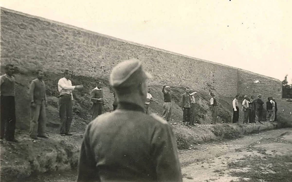Yunanistan’da 1944’te kurşuna dizilen 200 komünistin fotoğrafları
