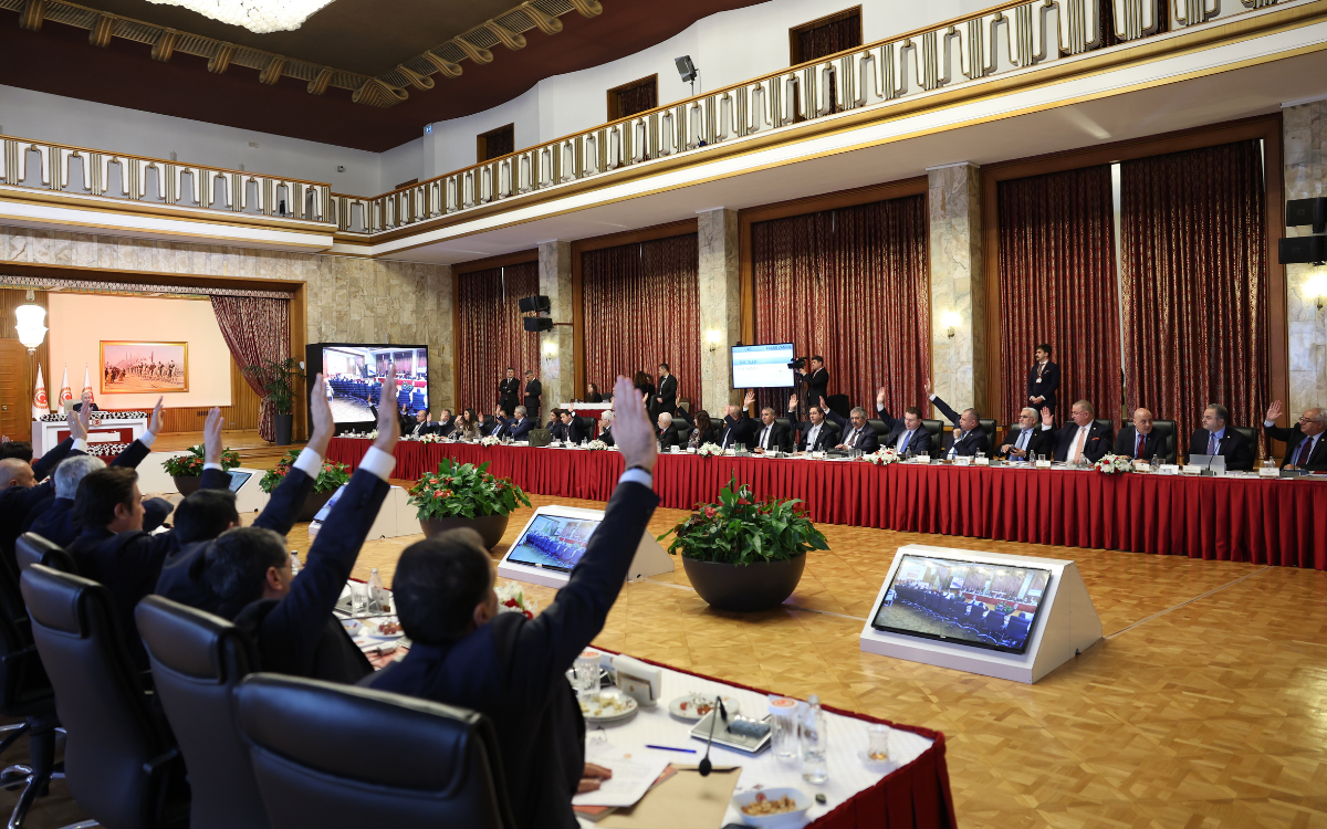 47 evet, 2 ret, 1 çekimser oy: Ortak rapora hangi parti ne dedi?