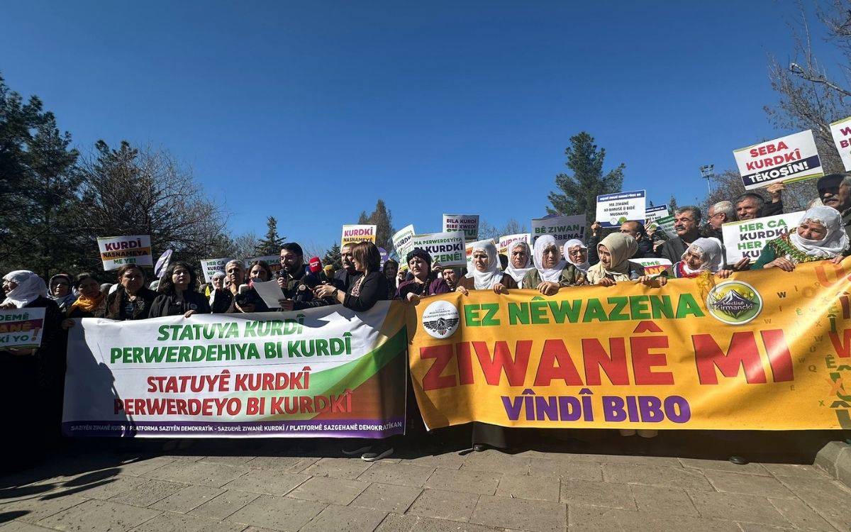 Diyarbakır’da yüzlerce kişi anadili hakkı için yürüdü: Anayasal adım atılsın