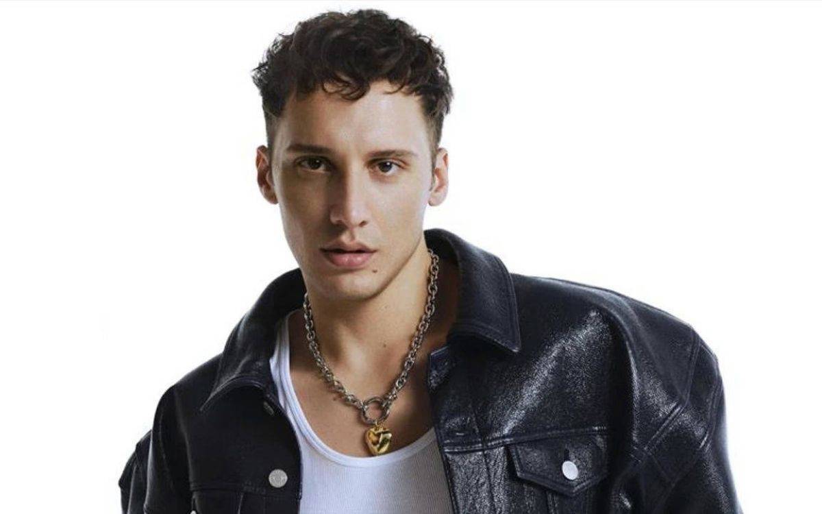 Şarkıcı Edis gözaltına alındı