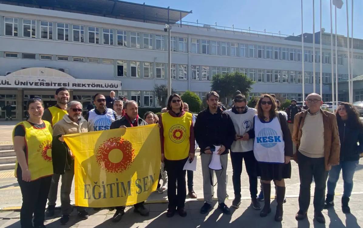 İzmir: Eğitim-Sen ve SES'ten Barış Akademisyenlerini göreve iade çağrısı