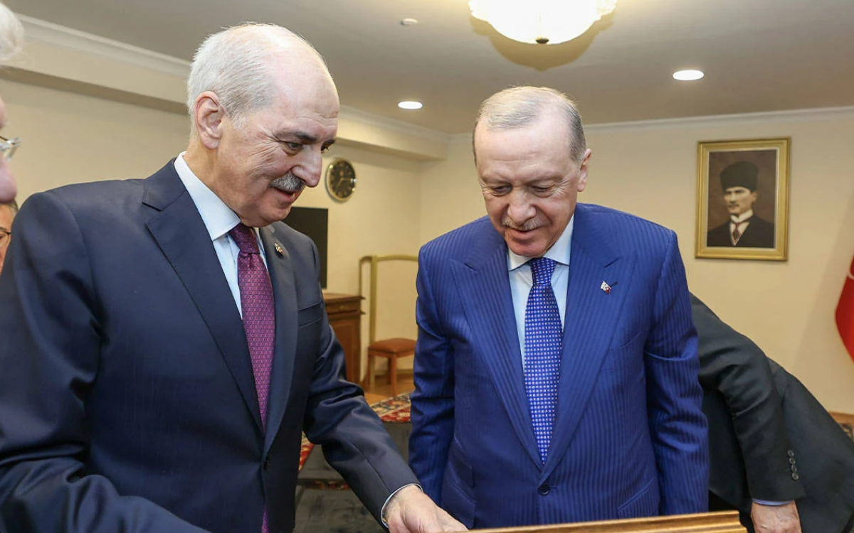 Kurtulmuş'tan Erdoğan'a Sırrı Süreyya Önder hediyesi