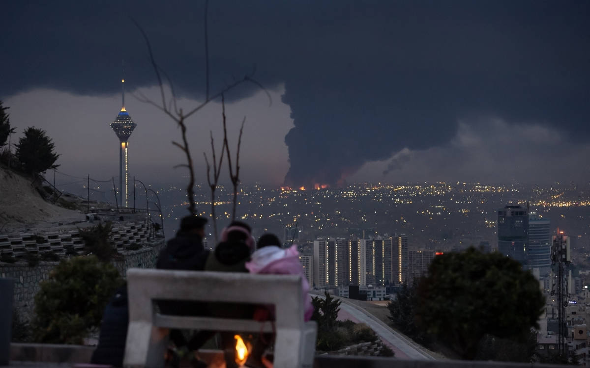 Tahran’da petrol tesislerine saldırı sonrası toksik yağmur uyarısı