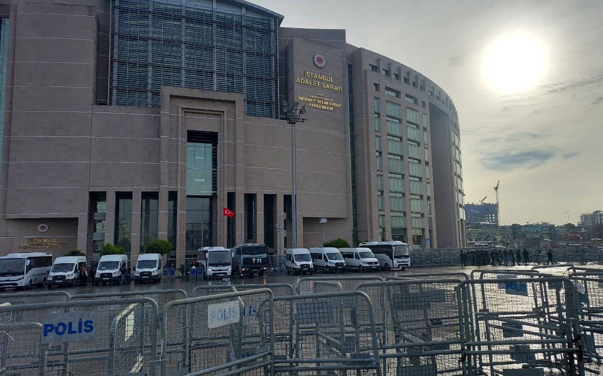 “Sansür yasası gazetecileri beraat etseler de cezalandırıyor"