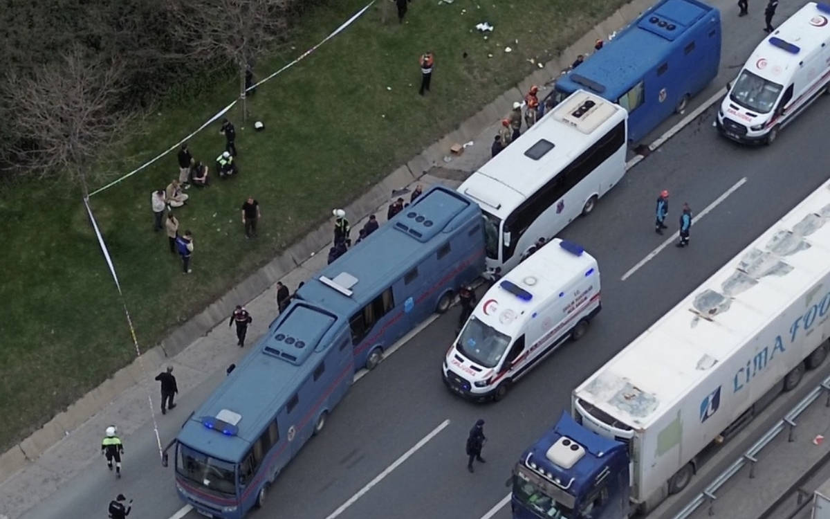 İstanbul’da cezaevi nakil araçlarının karıştığı kazada 15 kişi yaralandı