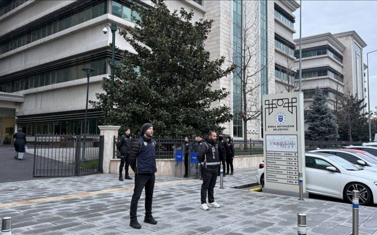 Halka polis saldırısı sonrası Bursa Büyükşehir Belediyesi’nin başkanı Biba oldu