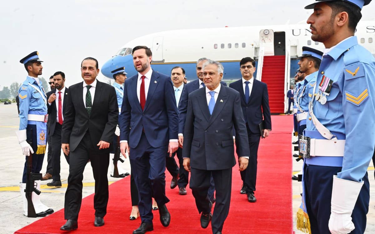 ABD ve İran, İslamabad'da masaya oturuyor