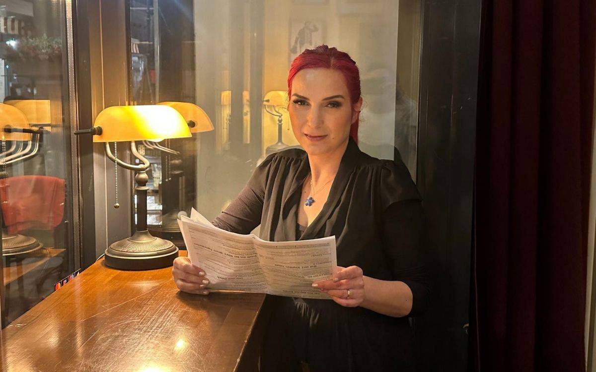 Zehra Çelenk “Gece Unutkandır” ile okurlarıyla buluşuyor