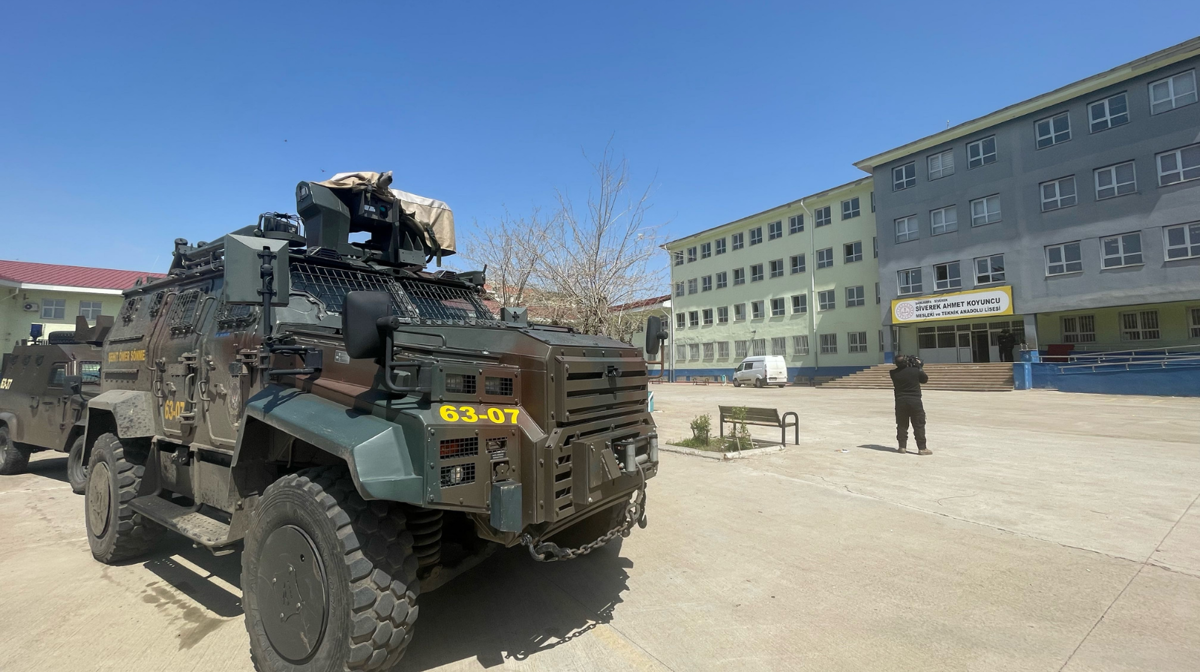 Urfa’da liseye silahlı saldırı sonrası öğretmenler iş bırakıyor