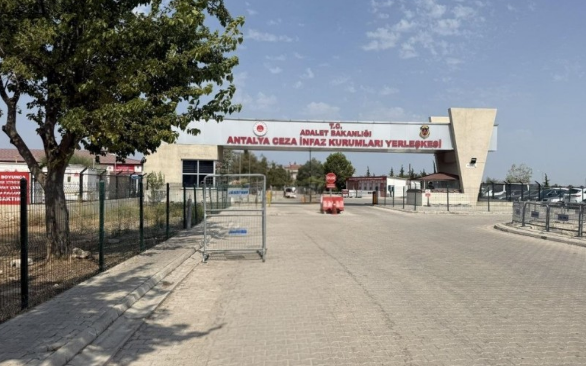 Açlık grevindeki tutsağa zorla müdahale