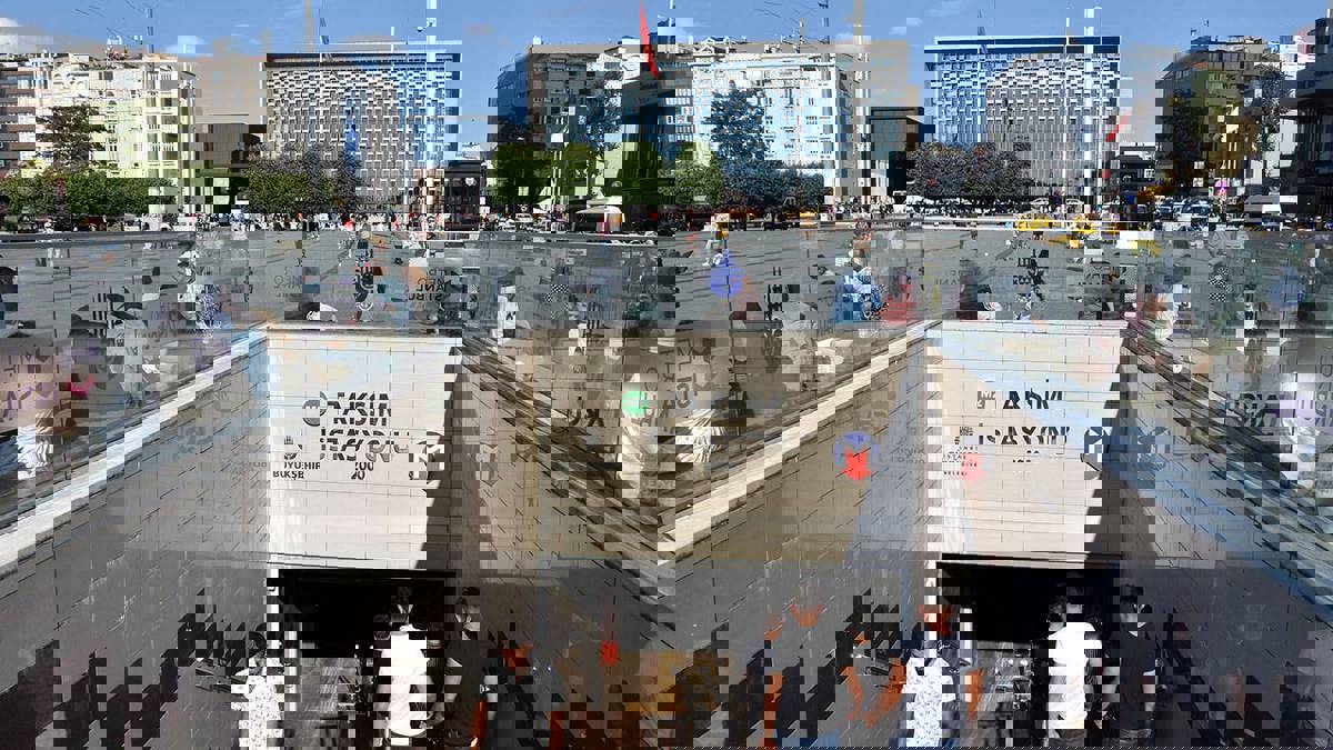 Taksim metrosu ve füniküler hattı ulaşıma kapatıldı