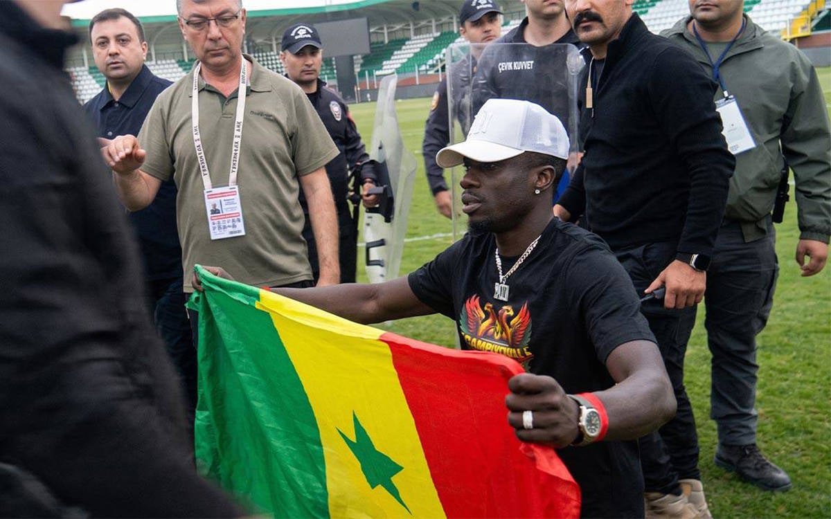 Amedsporlu Diagne'ye polis müdahalesi: "Senegal bayrağı müdürüm"