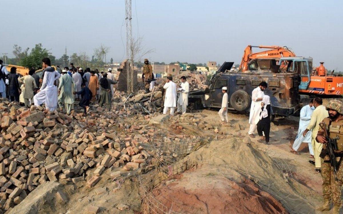 Pakistan'da intihar saldırısı: 15 polis hayatını kaybetti