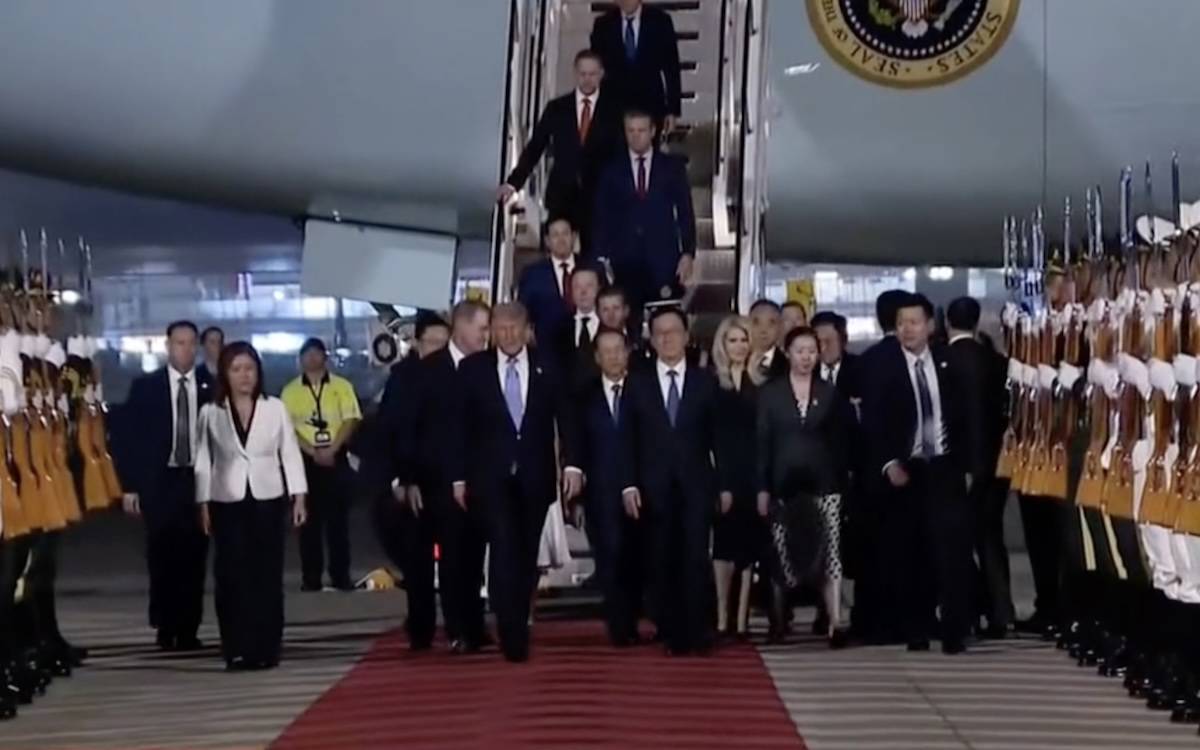 Trump Çin'de, görüşmeler bugün başlıyor