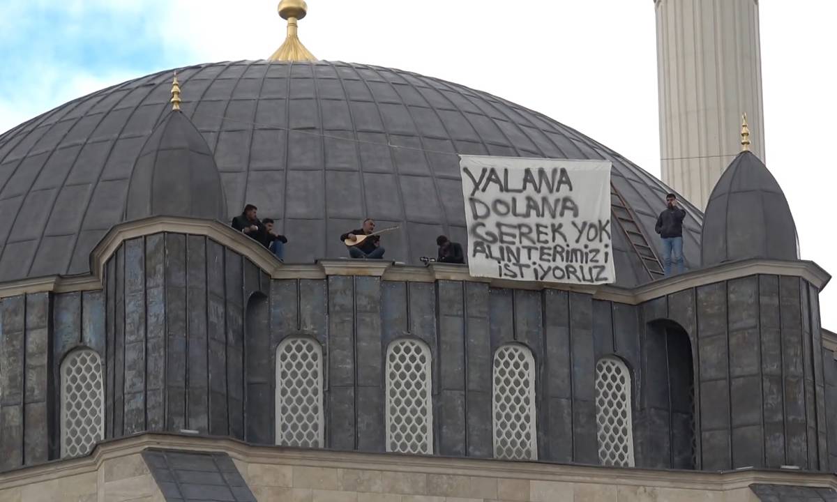 Sivas’ta cami inşaatında işçilerden eylem: “Alın terimizi istiyoruz”
