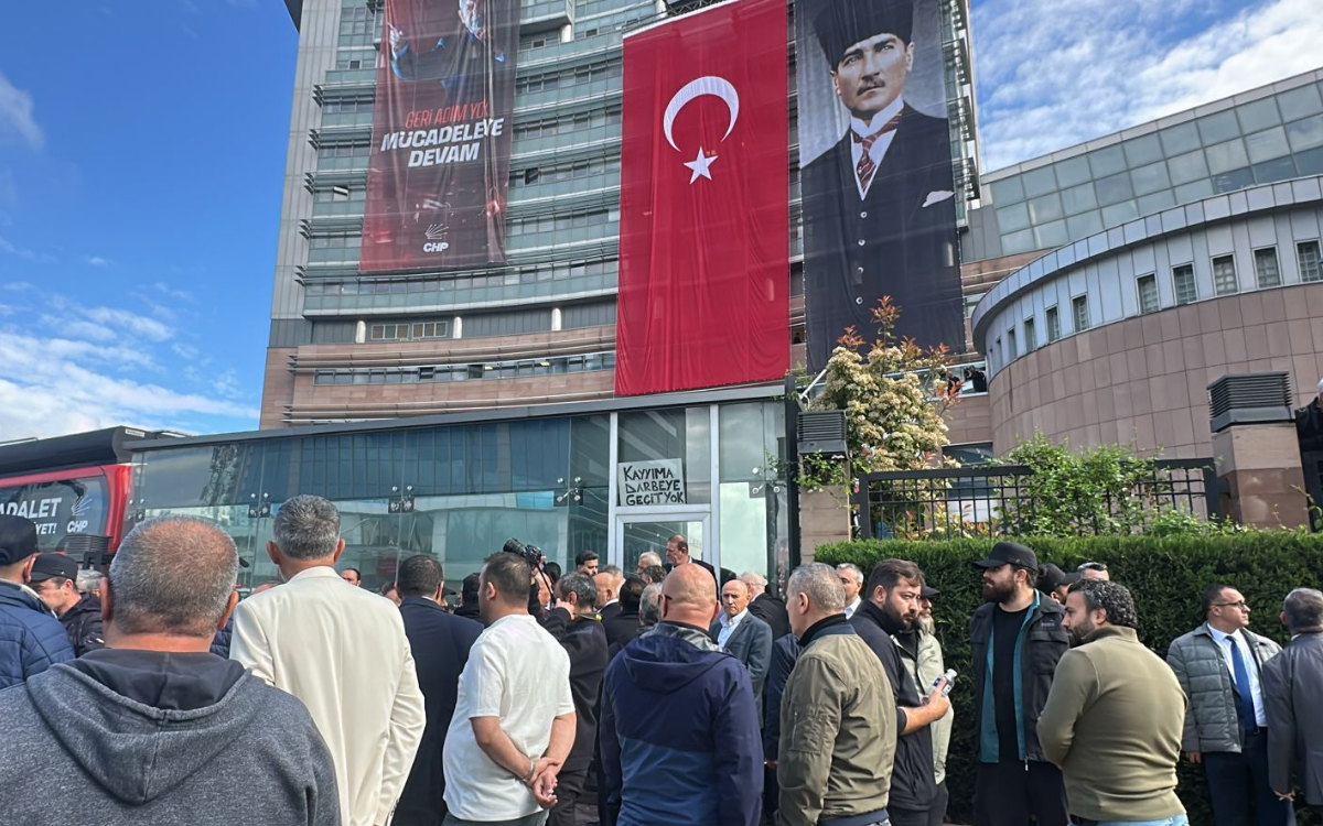 CHP Genel Merkezi’nde 'tahliye' gerginliği