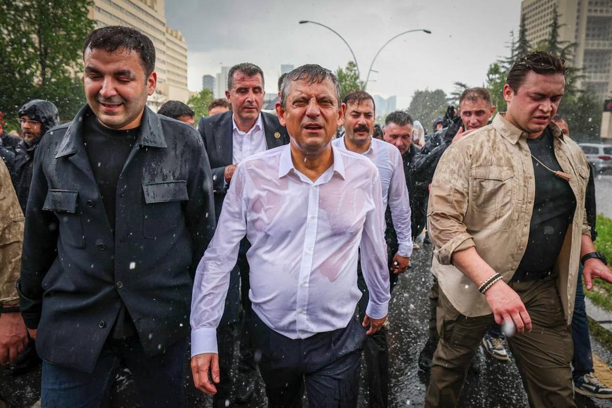 CHP lideri Özel, Meclis’e yürüdü: "Sandık gelecek, butlan gidecek"
