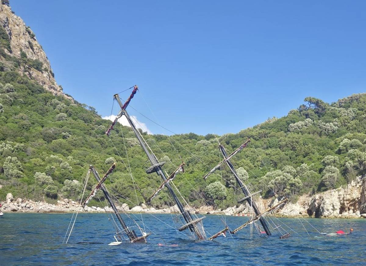 Tourist boat sinks off Marmaris coast