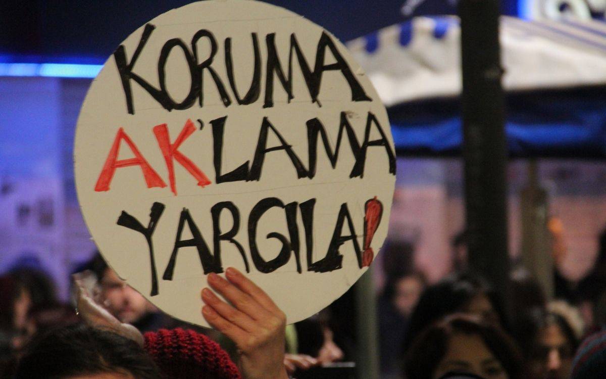 Kadınlar mücadele ediyor, erkek şiddeti yargılanıyor