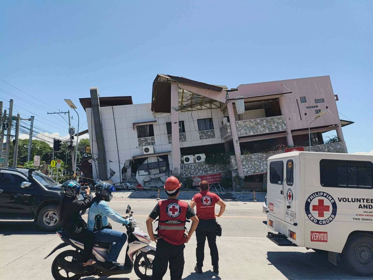 Filipinler'de 7,8 büyüklüğünde deprem