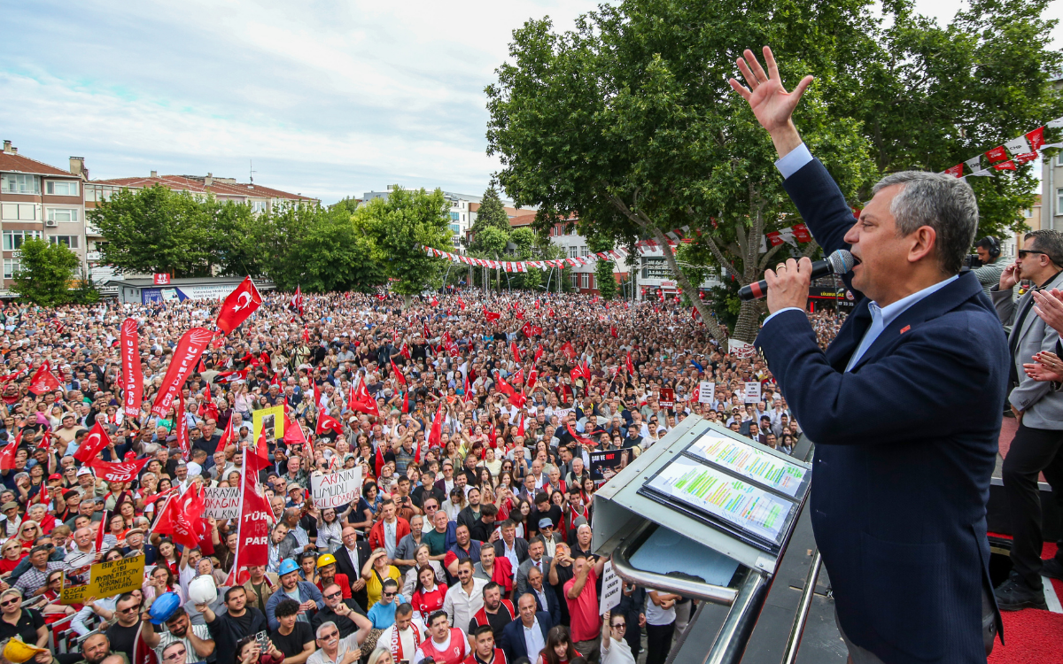Özgür Özel: Seçilmişler hiçbir yere gitmedi, gitmeyecek