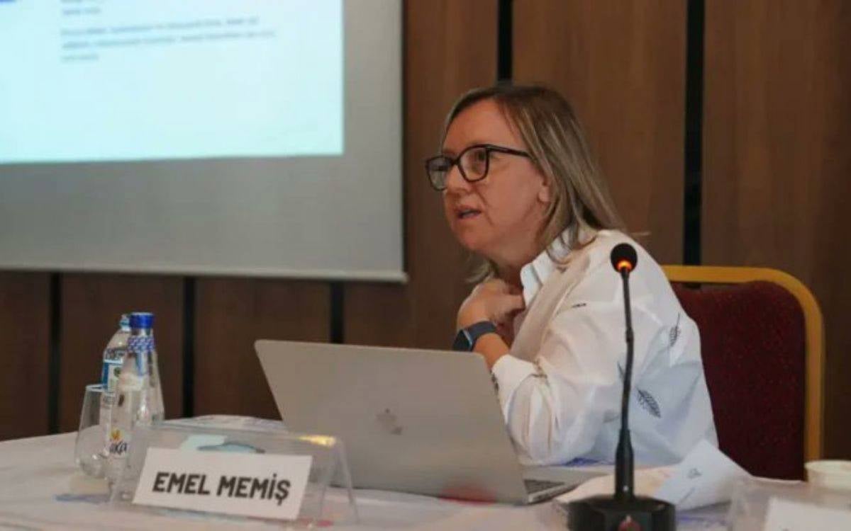 Ankara Üniversitesi öğretim üyesi Doç. Dr. Emel Memiş gözaltına alındı