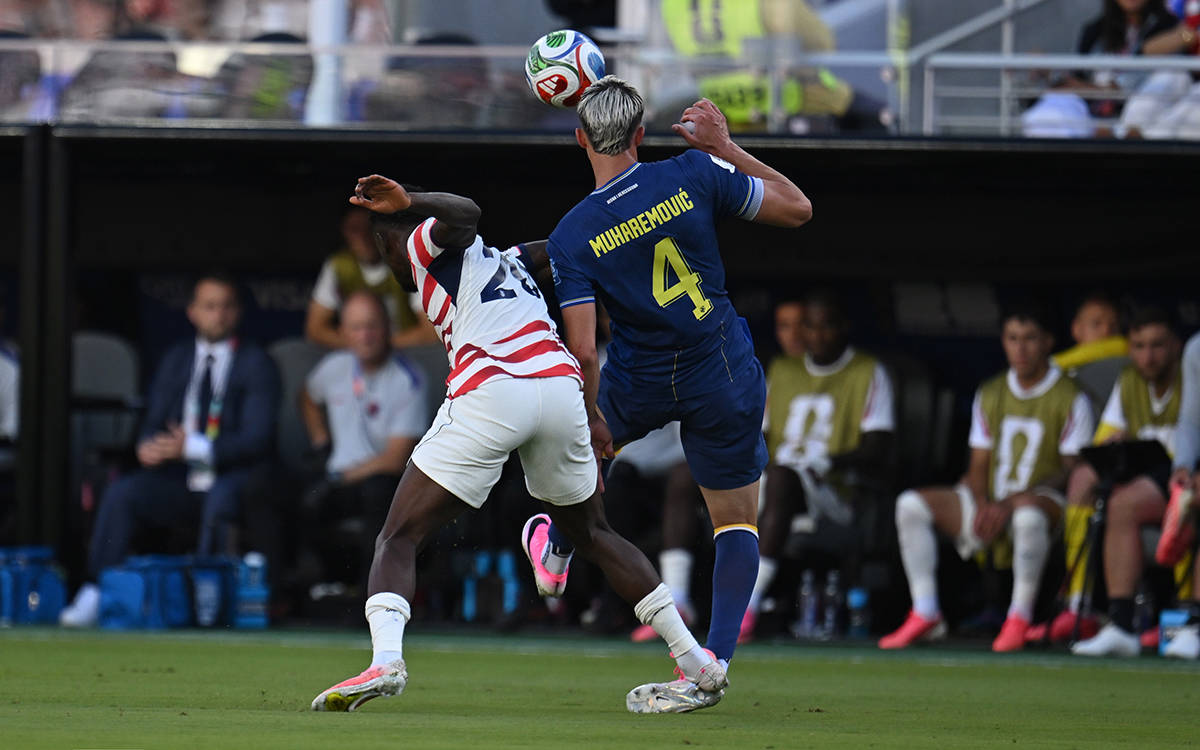 “Trump, ABD’li futbolcunun kart cezasının ertelenmesi için FIFA’yı aradı”