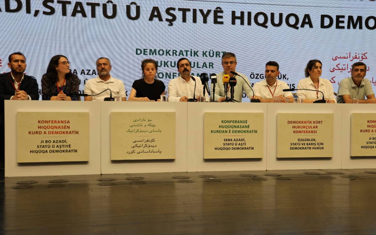 Konferansa Hiqûqnasên Kurd: Divê gelê Kurd bi ziman, çand û nasnameya xwe bê naskirin