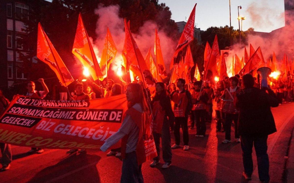 Gençlik örgütü üyesi gözaltını anlattı: Kuyu tipi cezaevindeki arkadaşımız için endişeliyiz