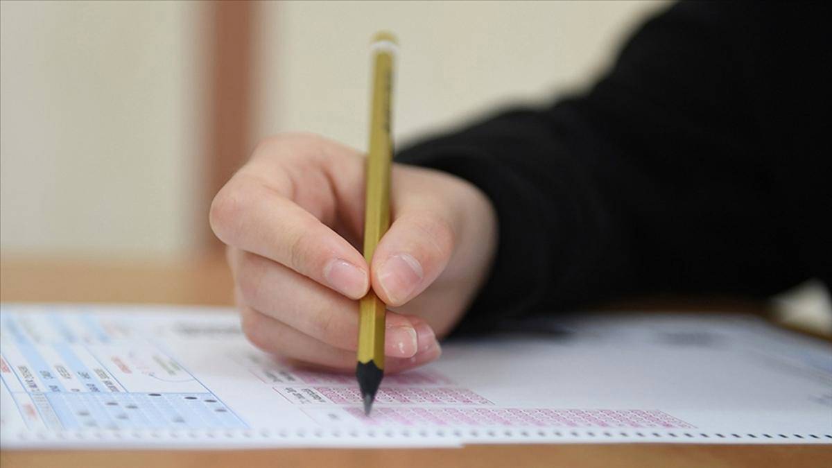 “YKS’deki gerileme öğrencilerin değil, eğitim politikalarının başarısızlığı”