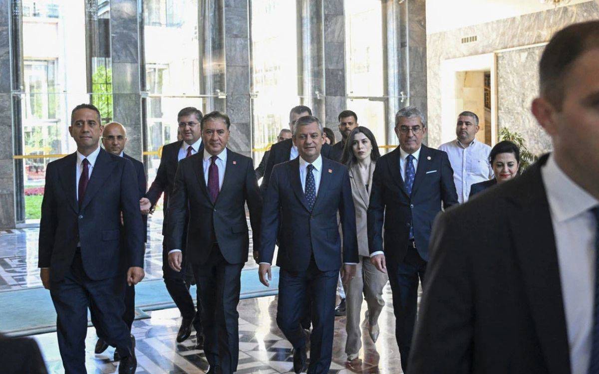 YENİ Parti'nin kuruluş dilekçesi İçişleri Bakanlığı'na teslim