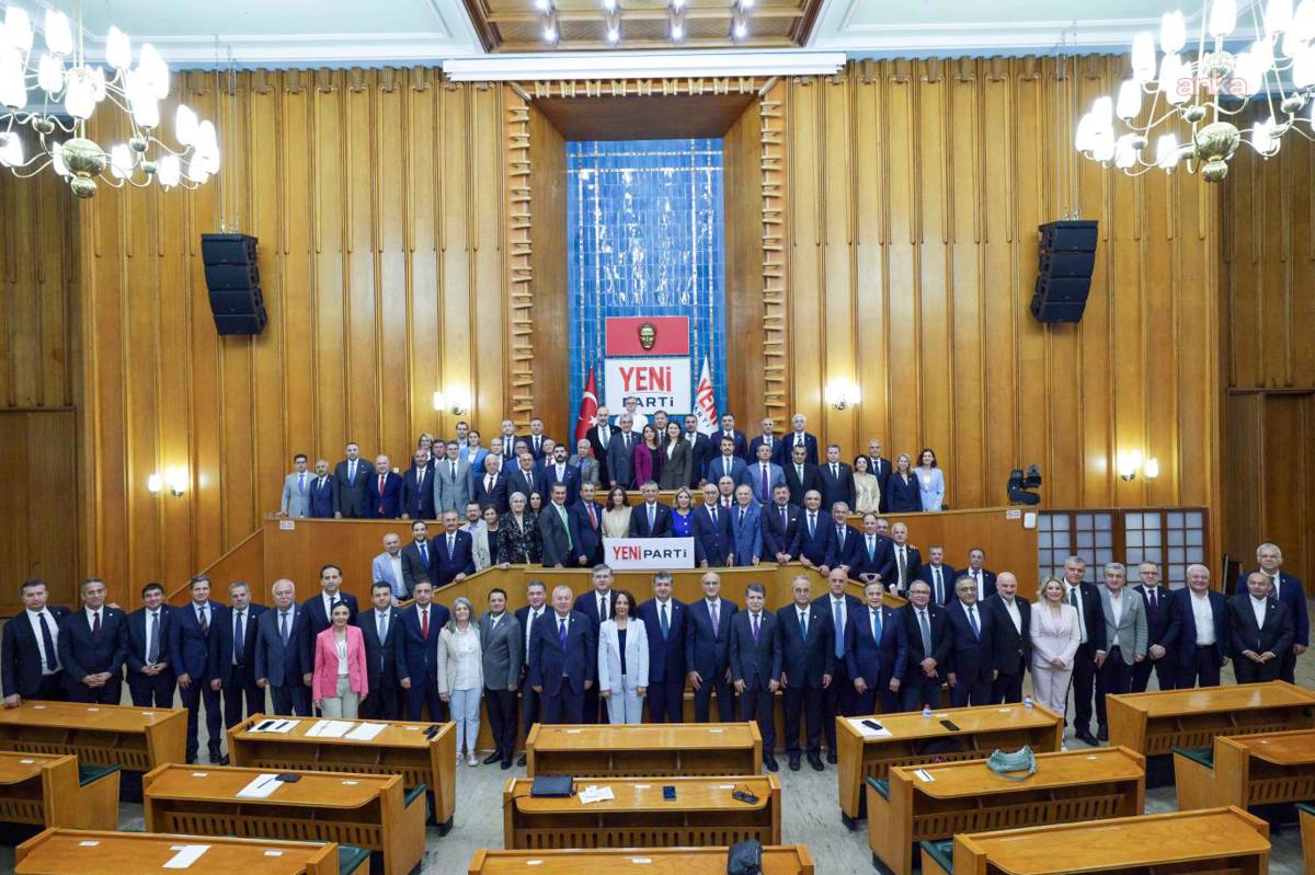 CHP'den istifa edenler Yeni Parti'ye geçmeye devam ediyor