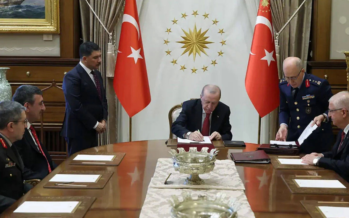 Erdoğan imzaladı: YAŞ kararları Resmi Gazete'de