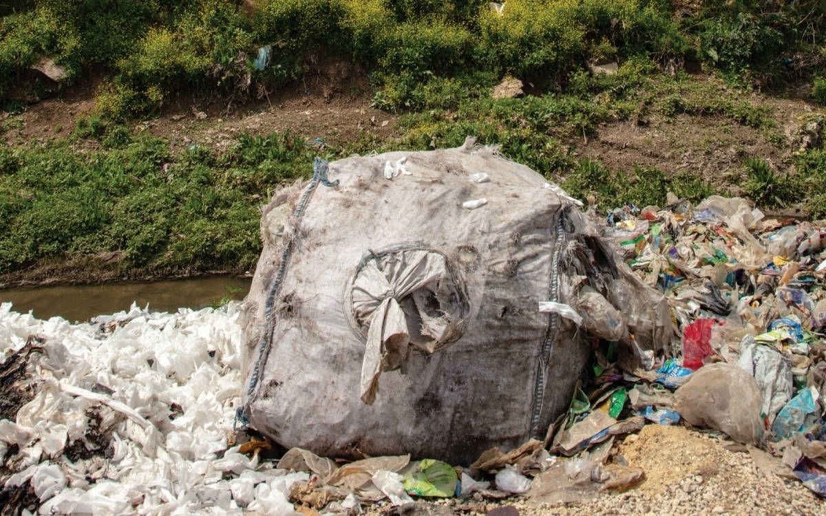 İngiltere’nin plastik atıkları Çukurova’da sulama kanallarını kirletiyor