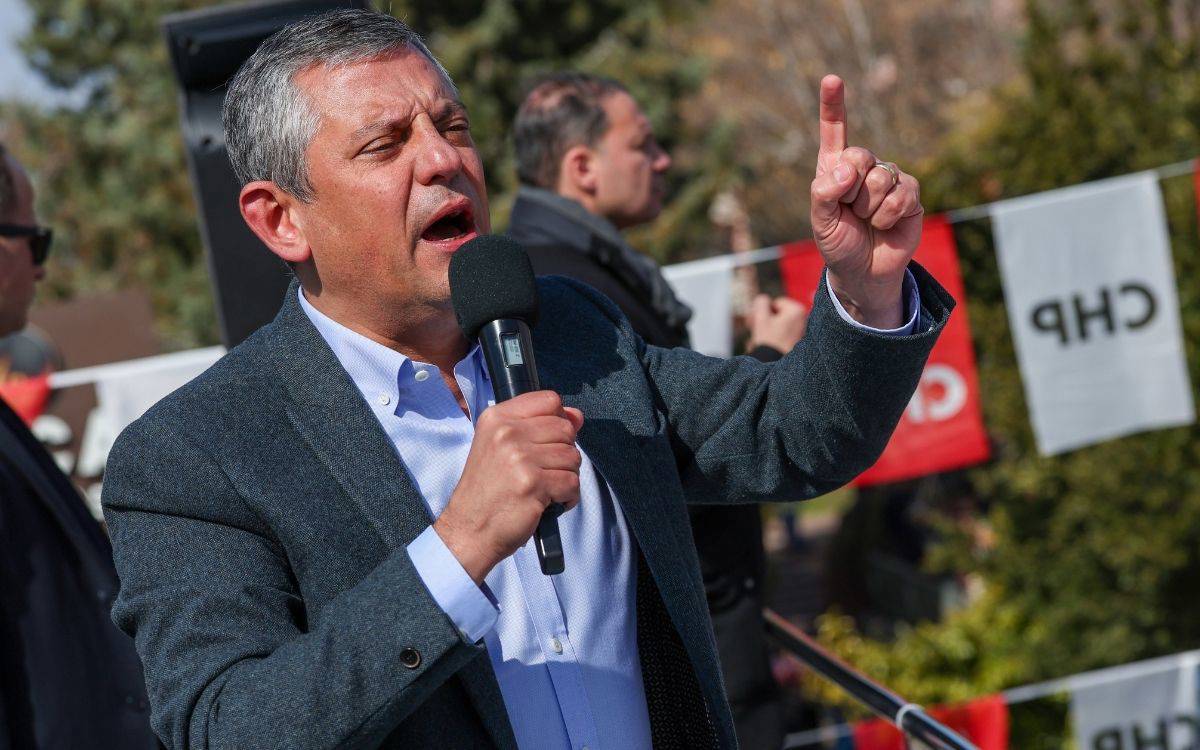 Özgür Özel Güvenpark'ta: "Silahsızlanma Meclis zemininde yürütülmeli"