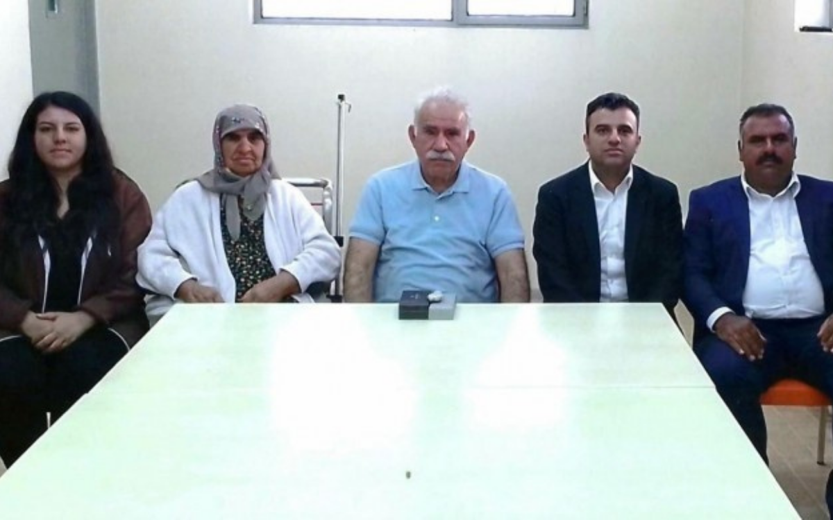 Abdullah Öcalan’ın ailesi ile çektirdiği fotoğrafı paylaşıldı