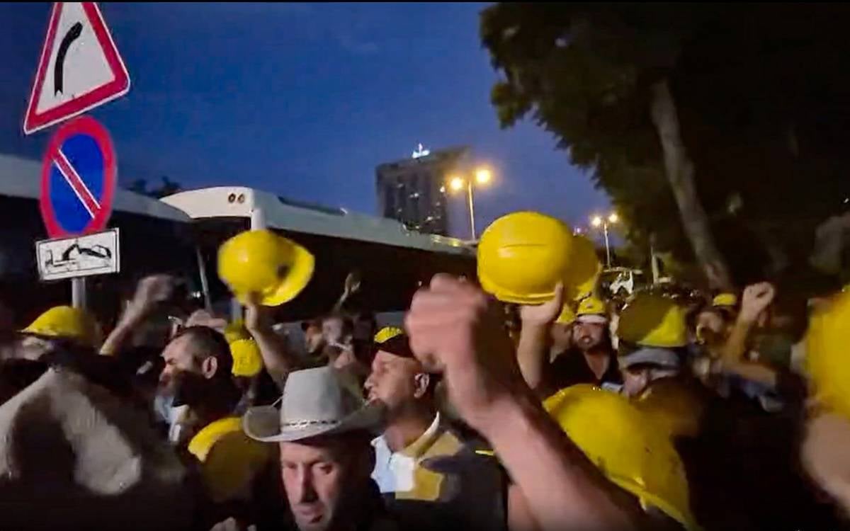 Madenciler bugün de alacakları için bakanlık önünde: Hiç ödeme yok, hep gözaltı var