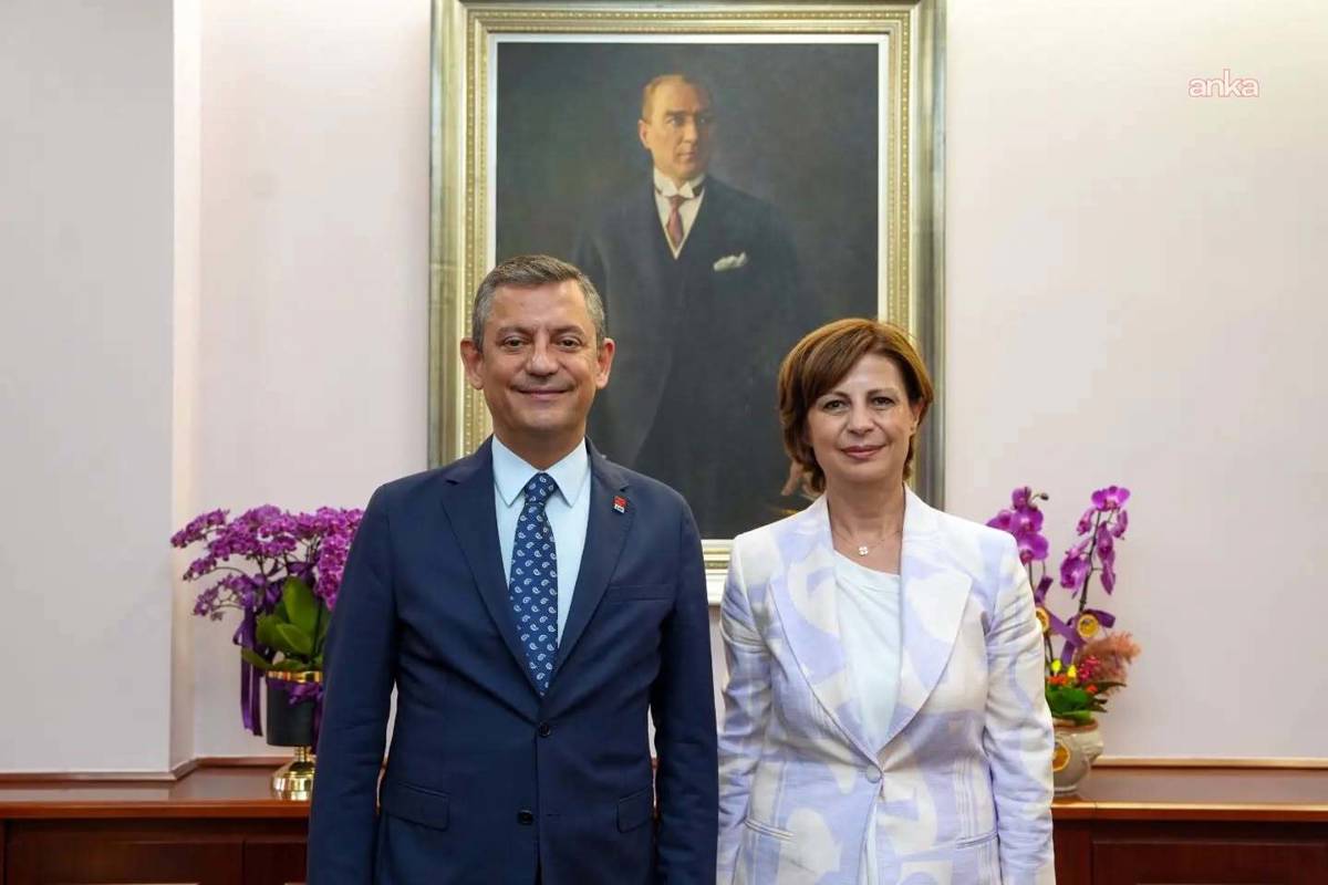 Bir belediye başkanı daha Yeni Parti'ye katıldı
