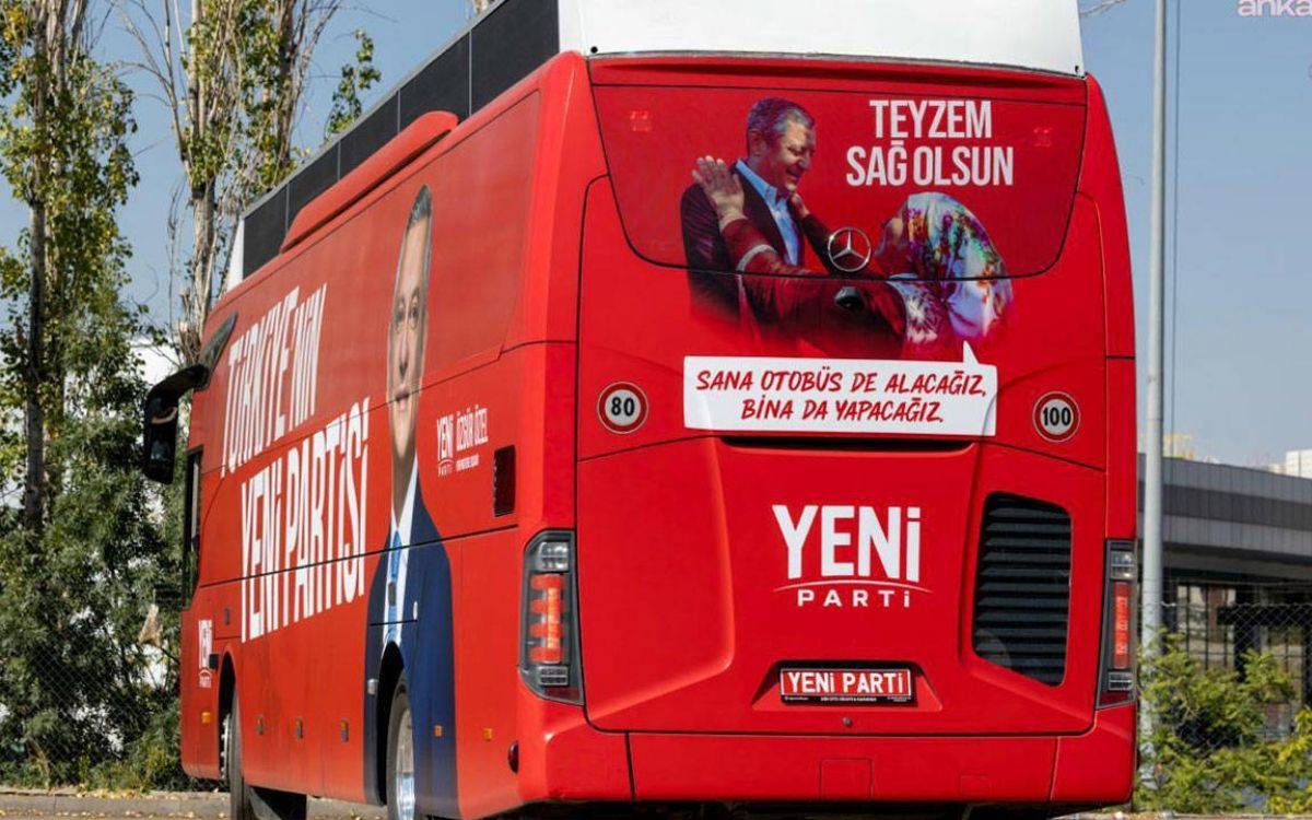 YENİ Parti otobüsüne vefalı slogan: "Teyzem sağ olsun"
