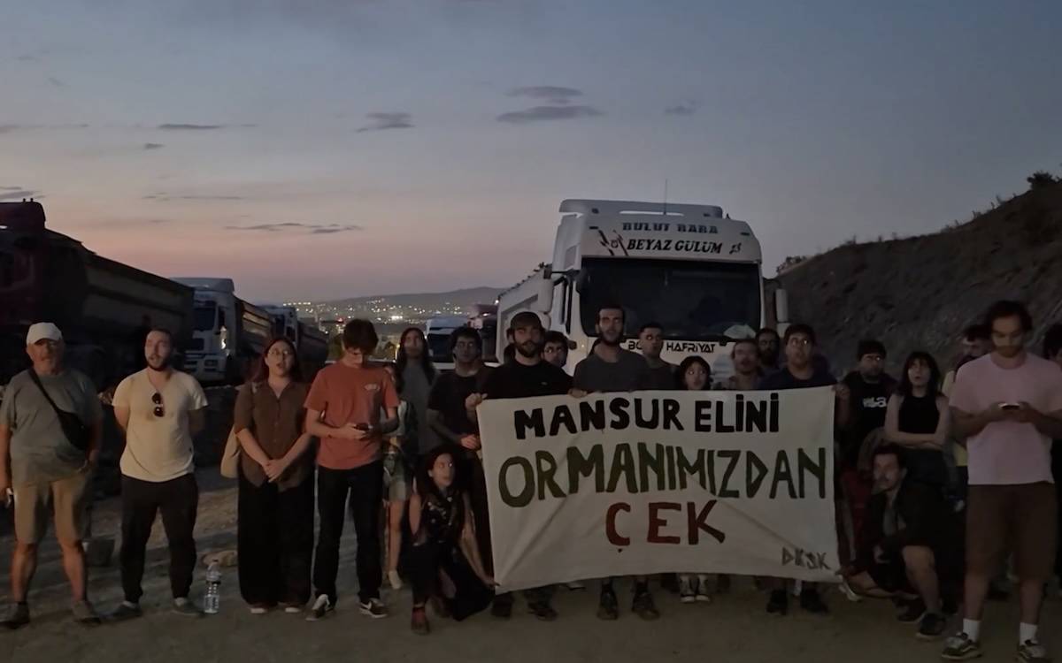 ODTÜ'de yol nöbeti: Belediye, iş makinelerini öğrencilerin üzerine sürdü