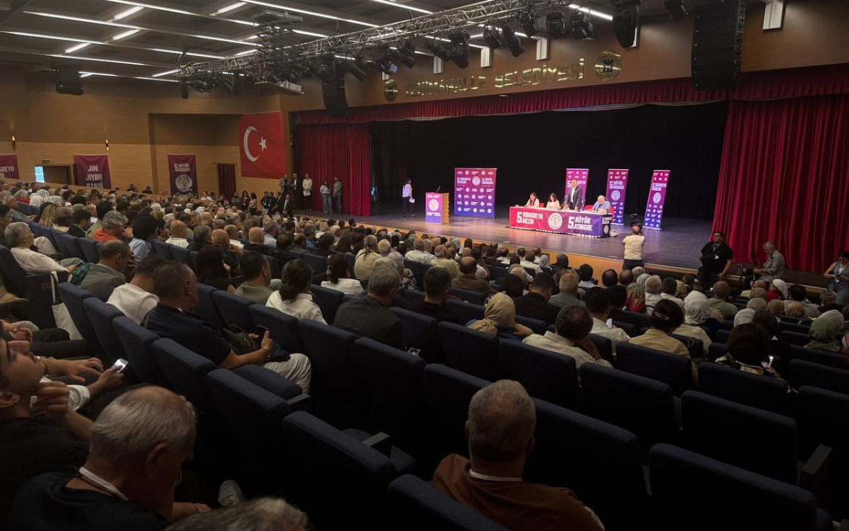 DEM Parti kongresinde ‘üçüncü yol’ ve dönüşüm vurgusu