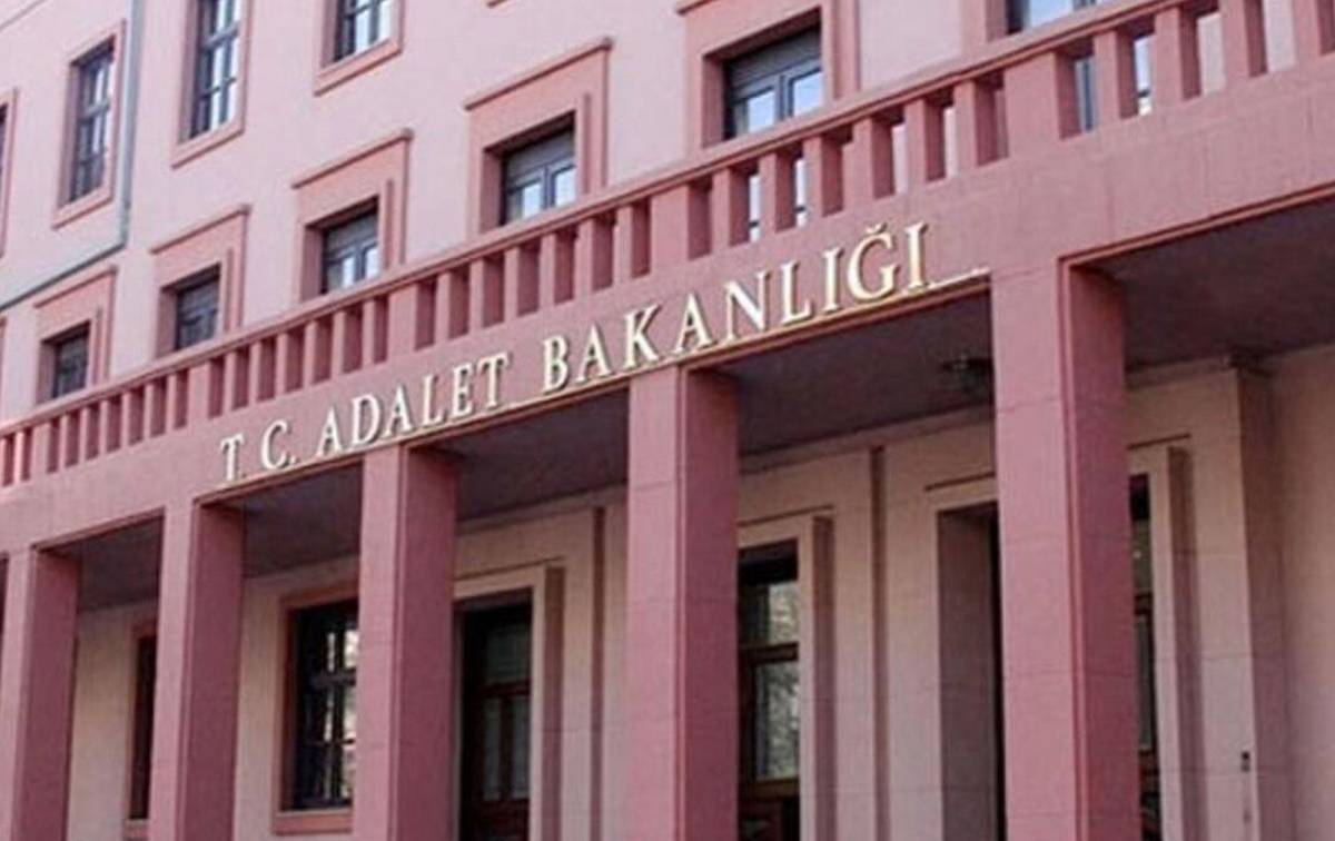 Akın Gürlek'ten müstehcenlik genelgesi