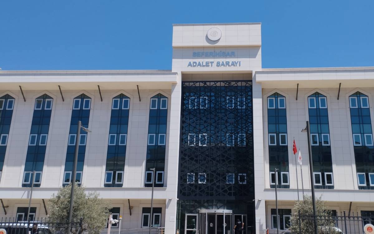 Seferihisar Belediyesi'ne operasyon: 29 kişi tutuklandı