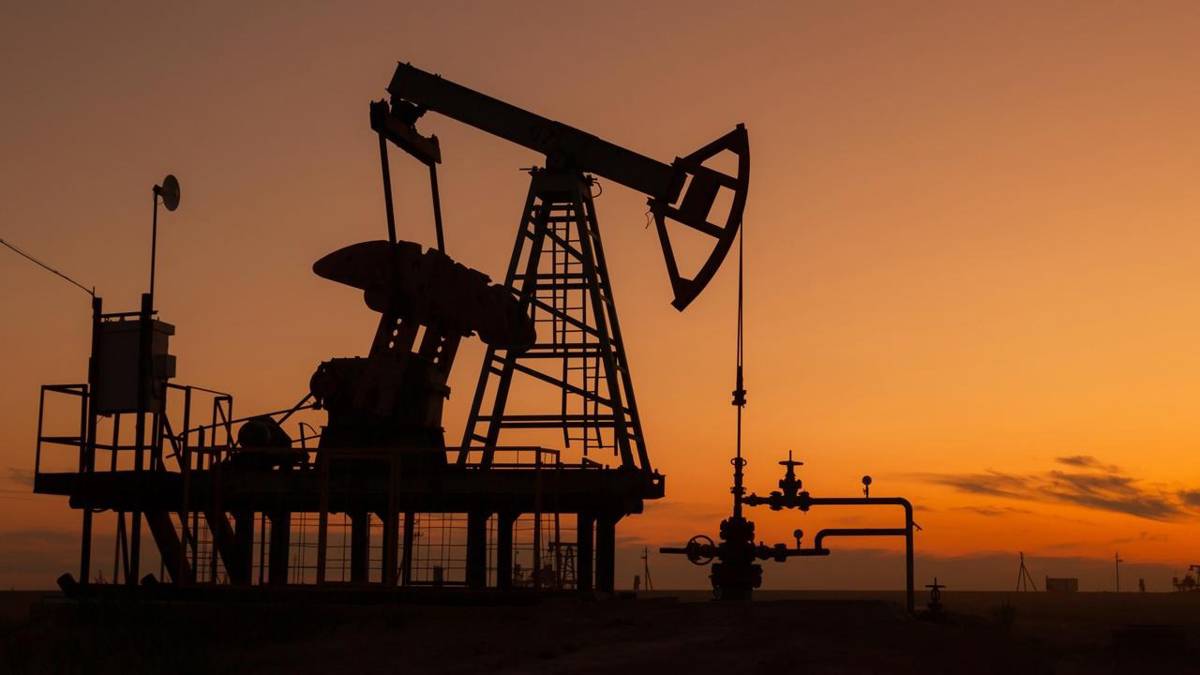 Küresel petrol ürünleri piyasasında arz sıkışıklığı derinleşiyor