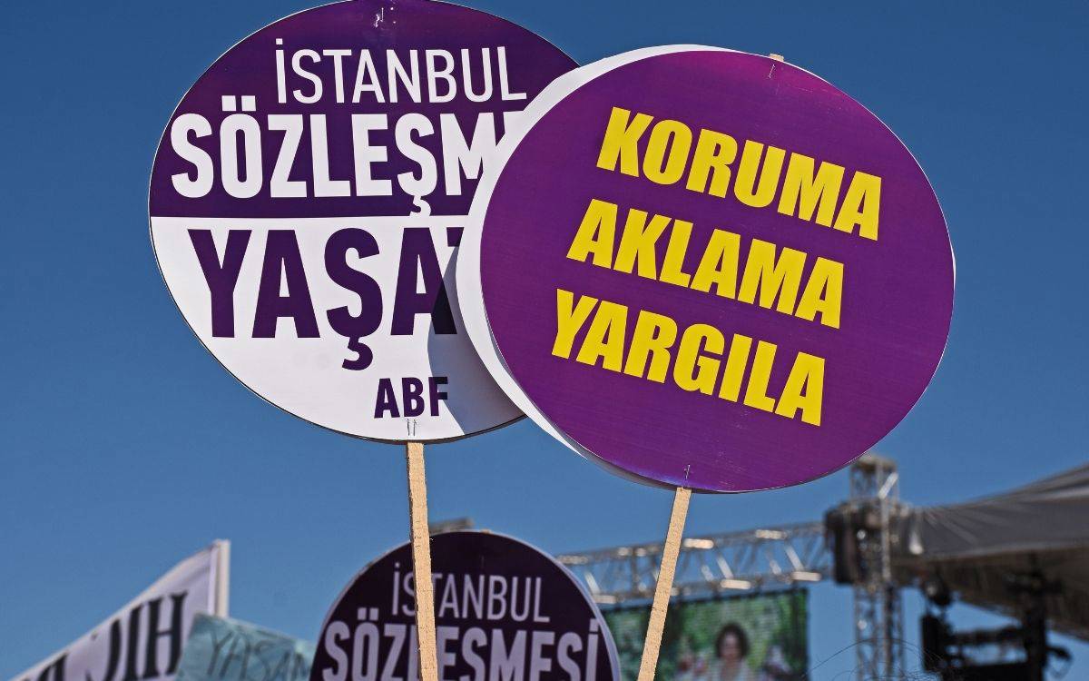 Kadınlar mücadele ediyor, erkek şiddeti yargılanıyor