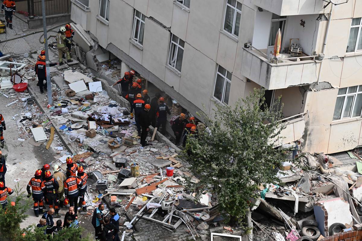 Three more bodies recovered after İstanbul building collapse